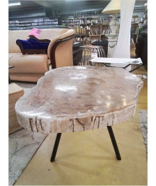 TABLE DE SALON 47