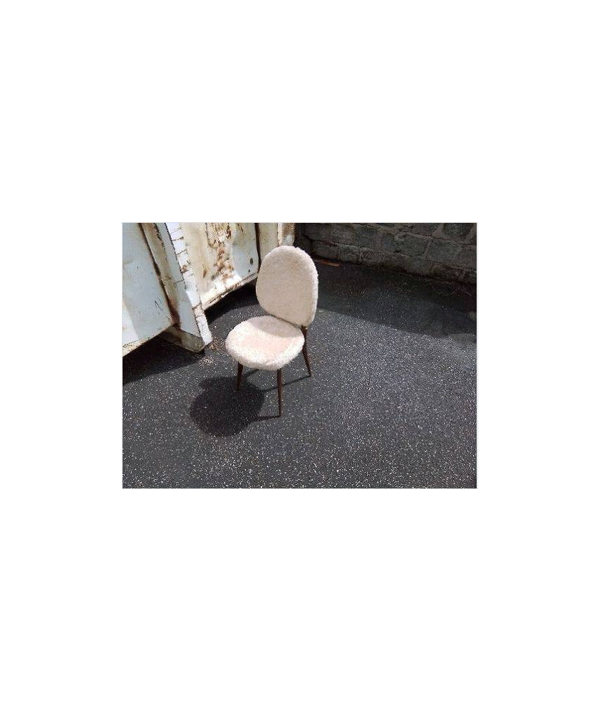 CHAISE MOUMOUTE 