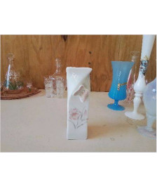 PETIT VASE PAPILLON EN PORCELAINE 