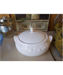 SOUPIÈRE BLANCHE EN PORCELAINE
