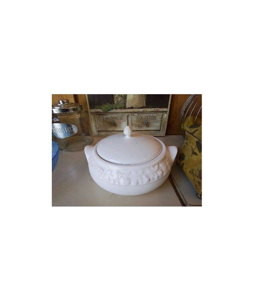 SOUPIÈRE BLANCHE EN PORCELAINE