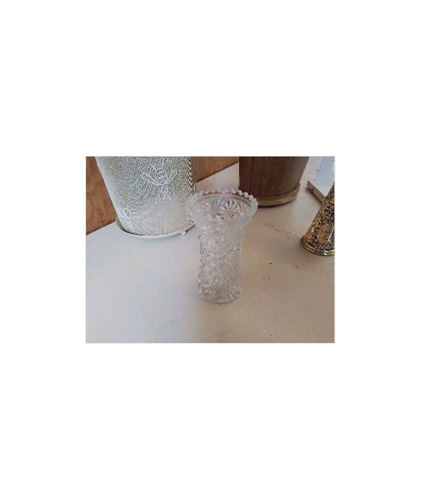 PETIT VASE EN VERRE CISELÉ