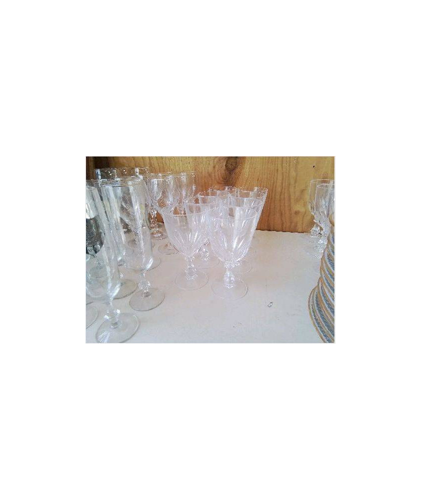 LOT 8 VERRES A VIN TAILLÉS 
