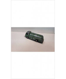 CAMION CITERNE VERT EN L\'ETAT
