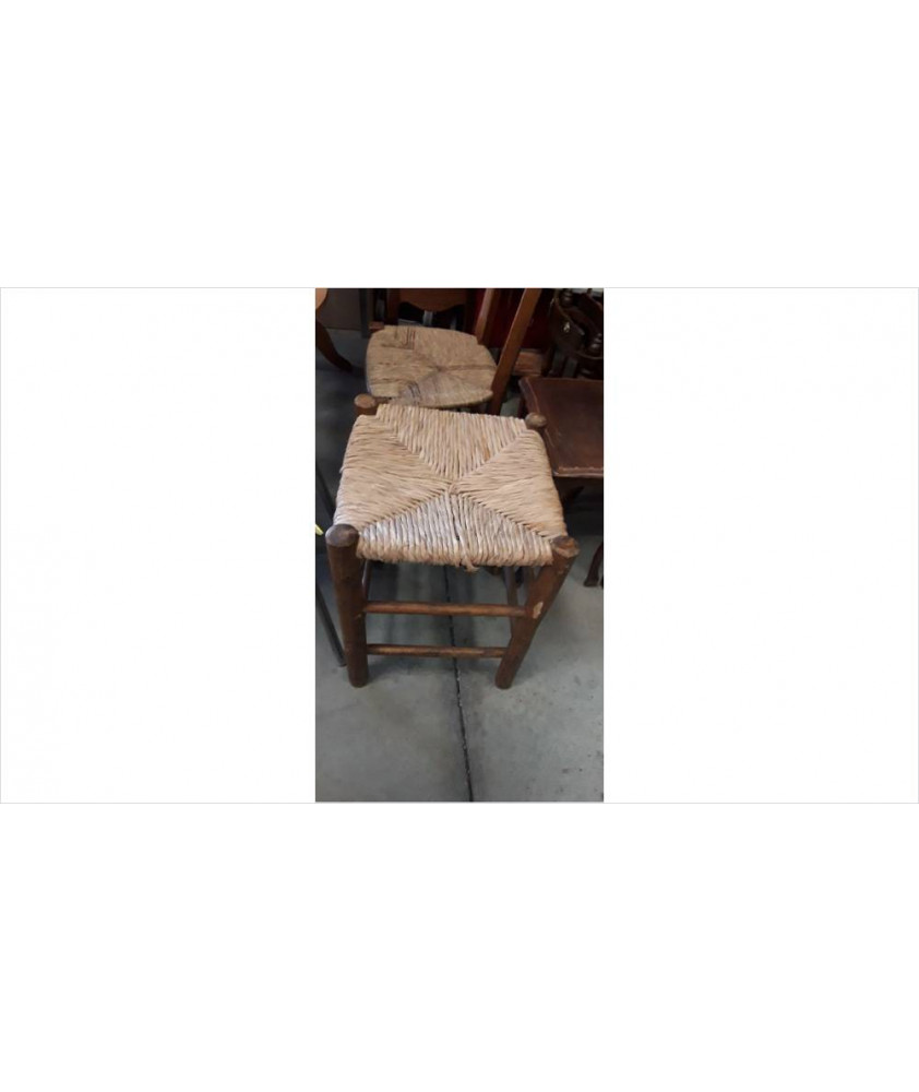 TABOURET PAILLE EN L\'ÉTAT 
