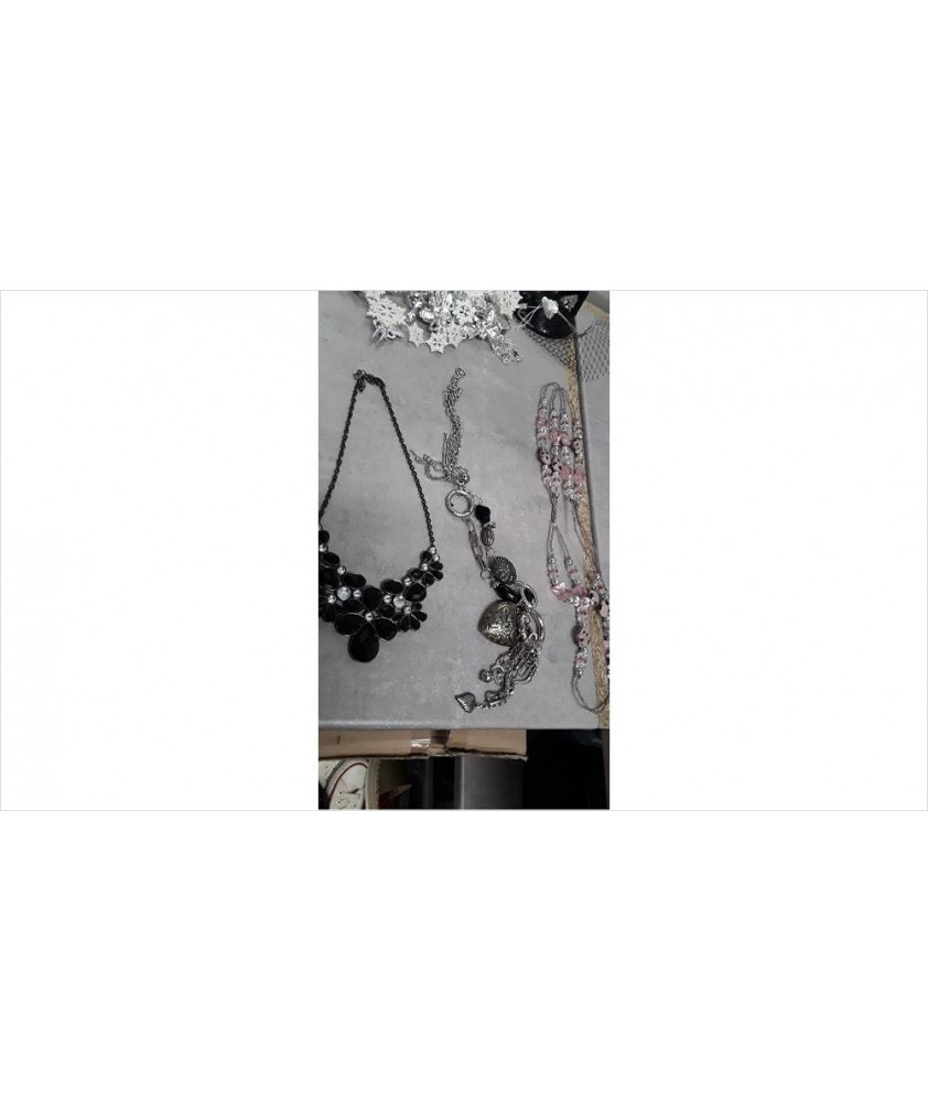 COLLIER 