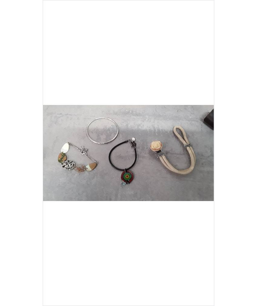 BRACELET