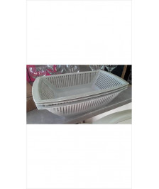 PANIERE PLASTIQUE EN L\'ÉTAT 