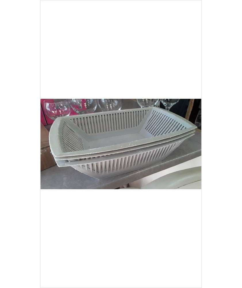PANIERE PLASTIQUE EN L\'ÉTAT 