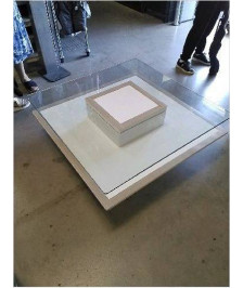 TABLE BASSE 1MX1M DESSUS VERRE 