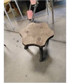 TABOURET BRUTALISTE EN L’ETAT