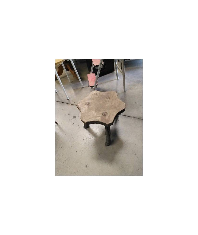 TABOURET BRUTALISTE EN L’ETAT
