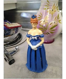 STATUETTE FEMME ROBE BLEUE