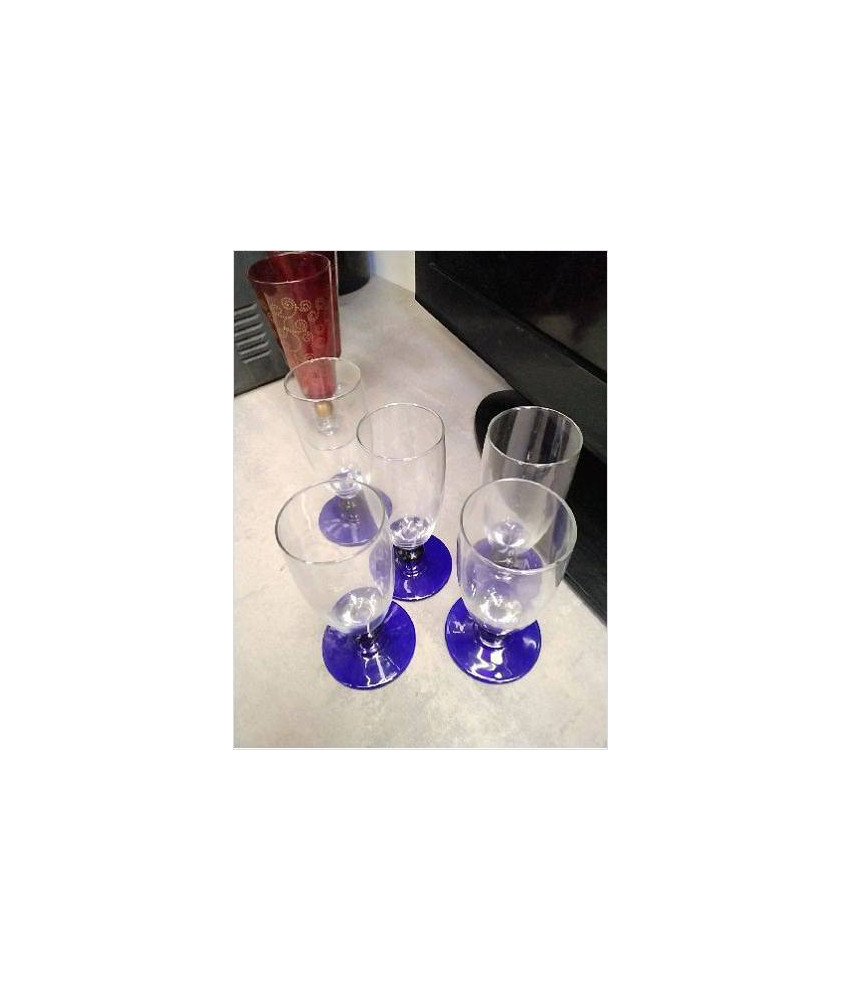 VERRE A PIED BLEU LE LOT