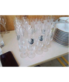 LOT 9 FLUTES A CHAMPAGNE