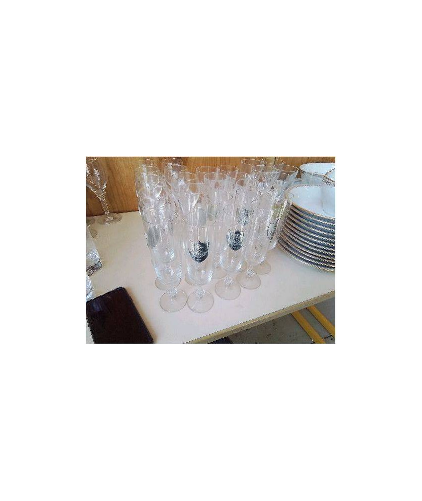 LOT 9 FLUTES A CHAMPAGNE