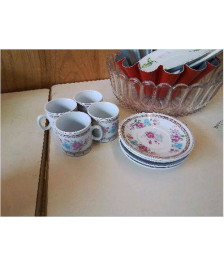 LOT 4 TASSES A MOTIF FLORAL