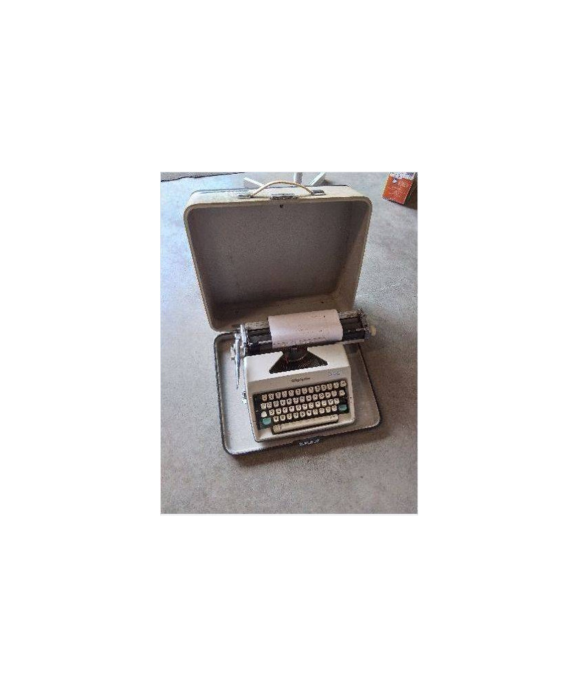 MACHINE A ECRIRE OLYMPIA AVEC VALISE