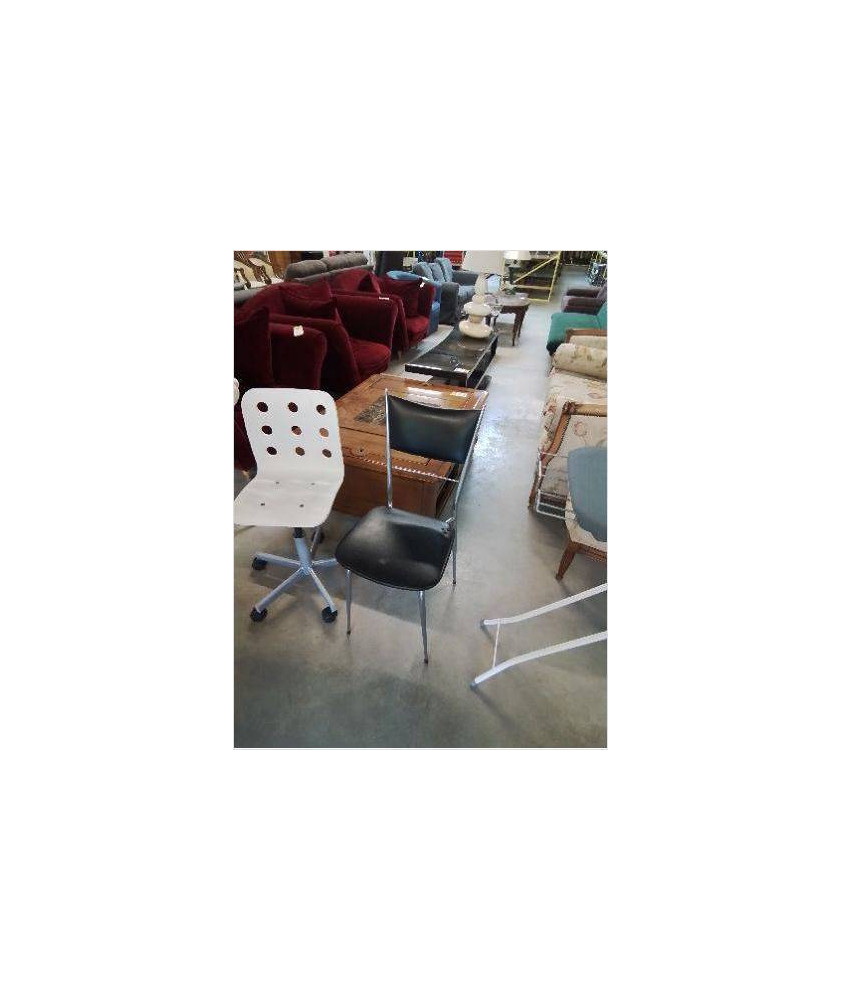 CHAISE PIÈTEMENT MÉTAL CHROMÉ ASSISE ET DOSSIER SKAÏ NOIR ANNÉES 70 CHAISE PIÈTEMENT MÉTAL CHROMÉ ASSISE ET DOSSIER SKAÏ NOIR ANNÉES 70