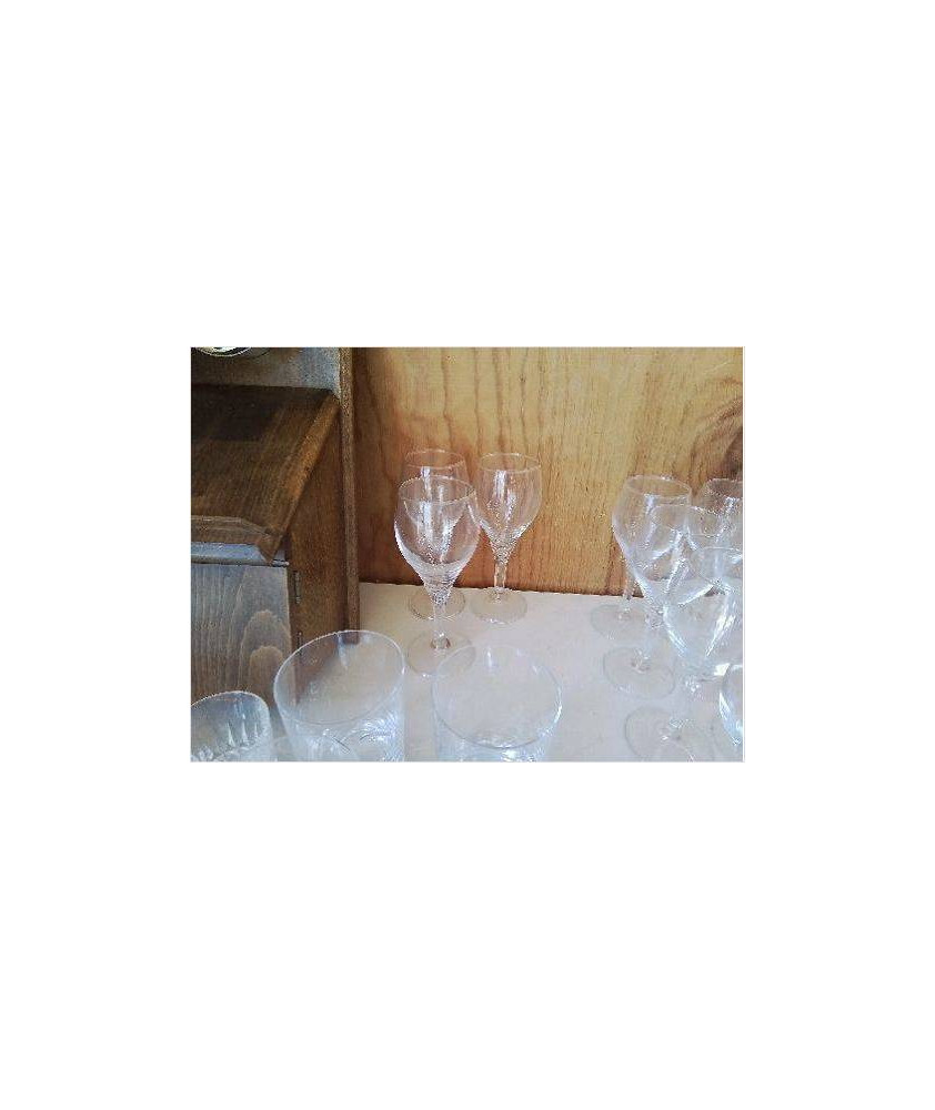 LOT 3 VERRES A VIN EN CRISTALIN