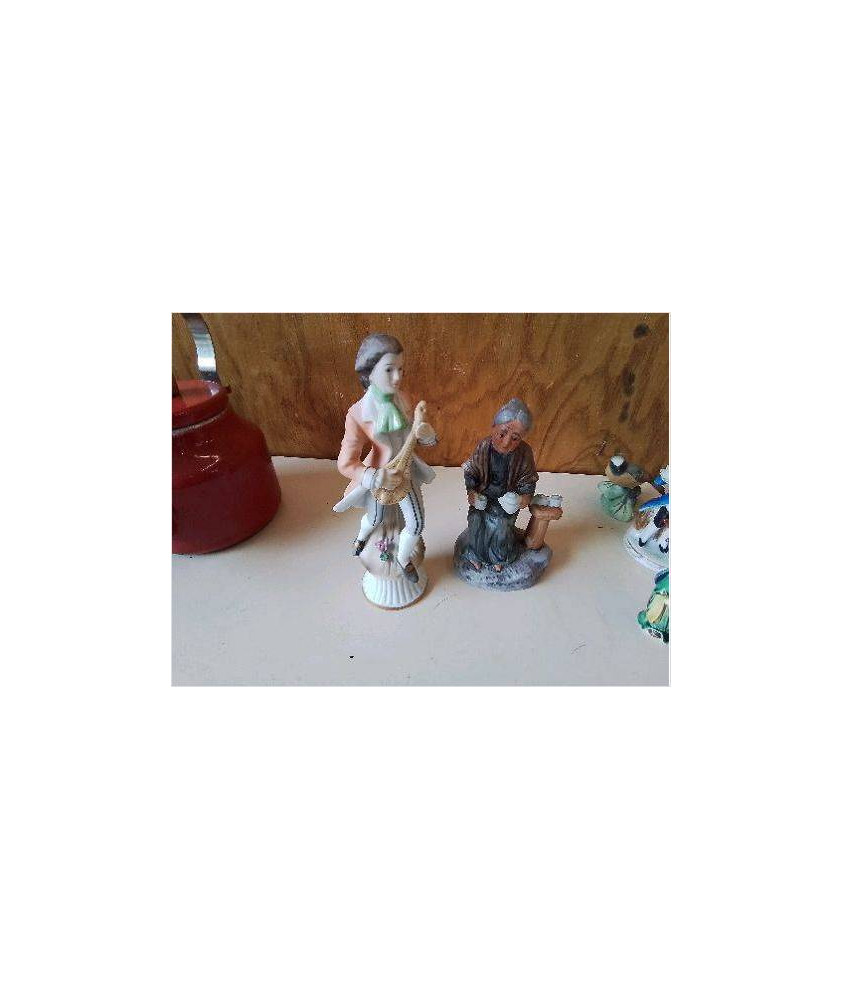 STATUETTE 