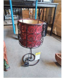 LAMPE FER FORGÉ AJ PEAU TEINTÉ ROUGE ANNÉES 60
