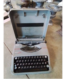 MACHINE A ECRIRE PORTATIVE HERMES BABY