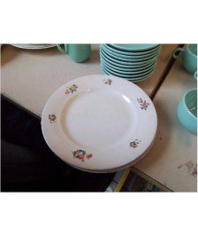 LOT DE 3 ASSIETTES AVEC MOTIF FLORAL 
