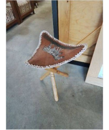 TABOURET PLIANT BOIS ASSISE CUIR AUX ZEBRES