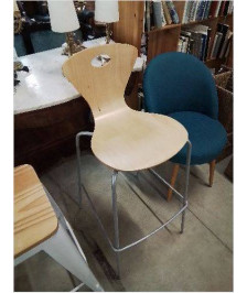 TABOURET DE BAR PIÈTEMENT MÉTAL GRIS ASSISE BOIS CLAIR A POIGNÉE 