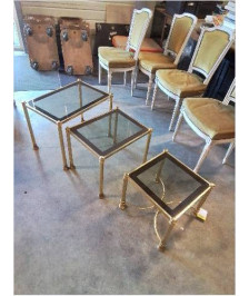 3 TABLES BASSES GIGOGNES PIÈTEMENT LAITON PLATEAUX VERRE