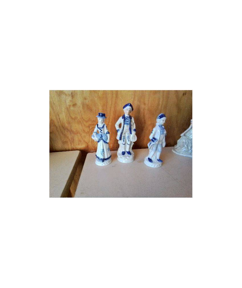 FIGURINE EN PORCELAINE ÉMAILLÉE 