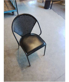 CHAISE  PIÈTEMENT METAL NOIR DOSSIER AJOURÉ ASSISE PU NOIR