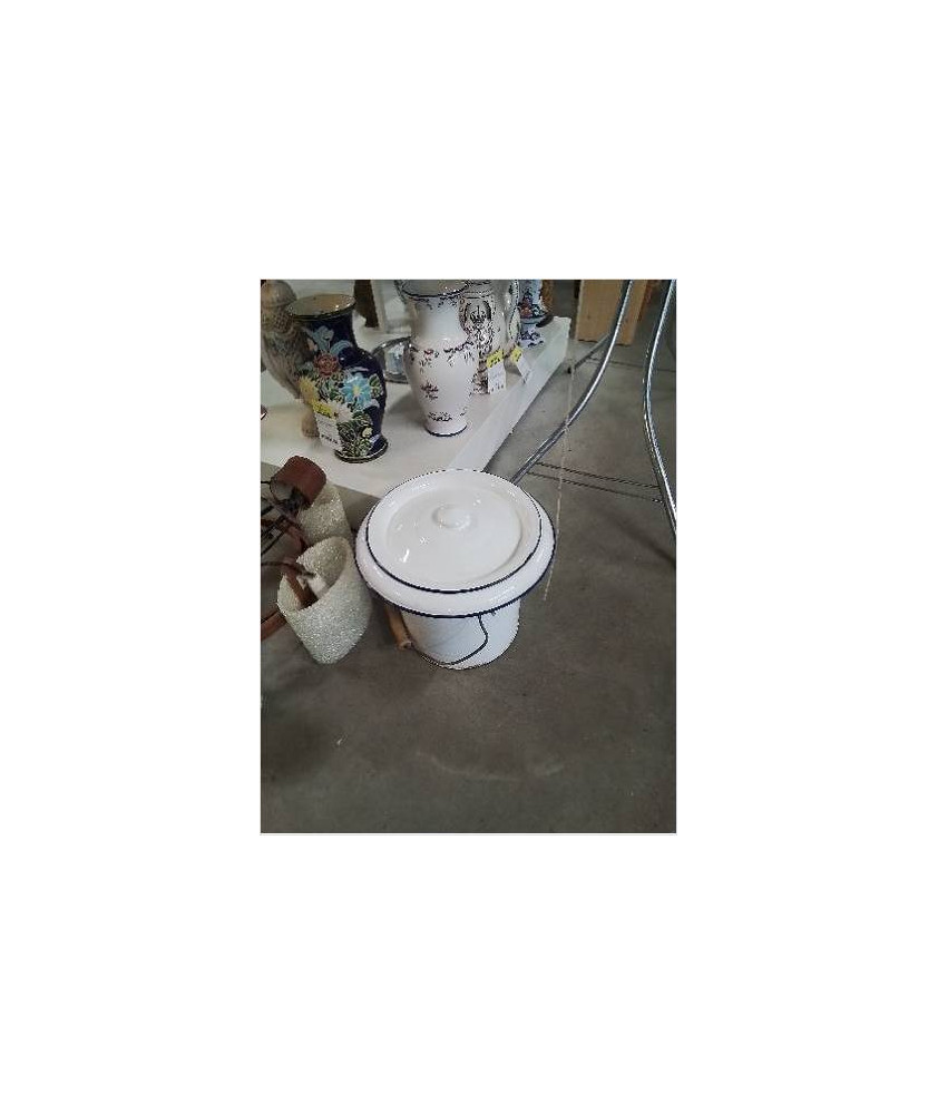 POT DE CHAMBRE TÔLE ÉMAILLÉE BLANC LISERÉ BLEU