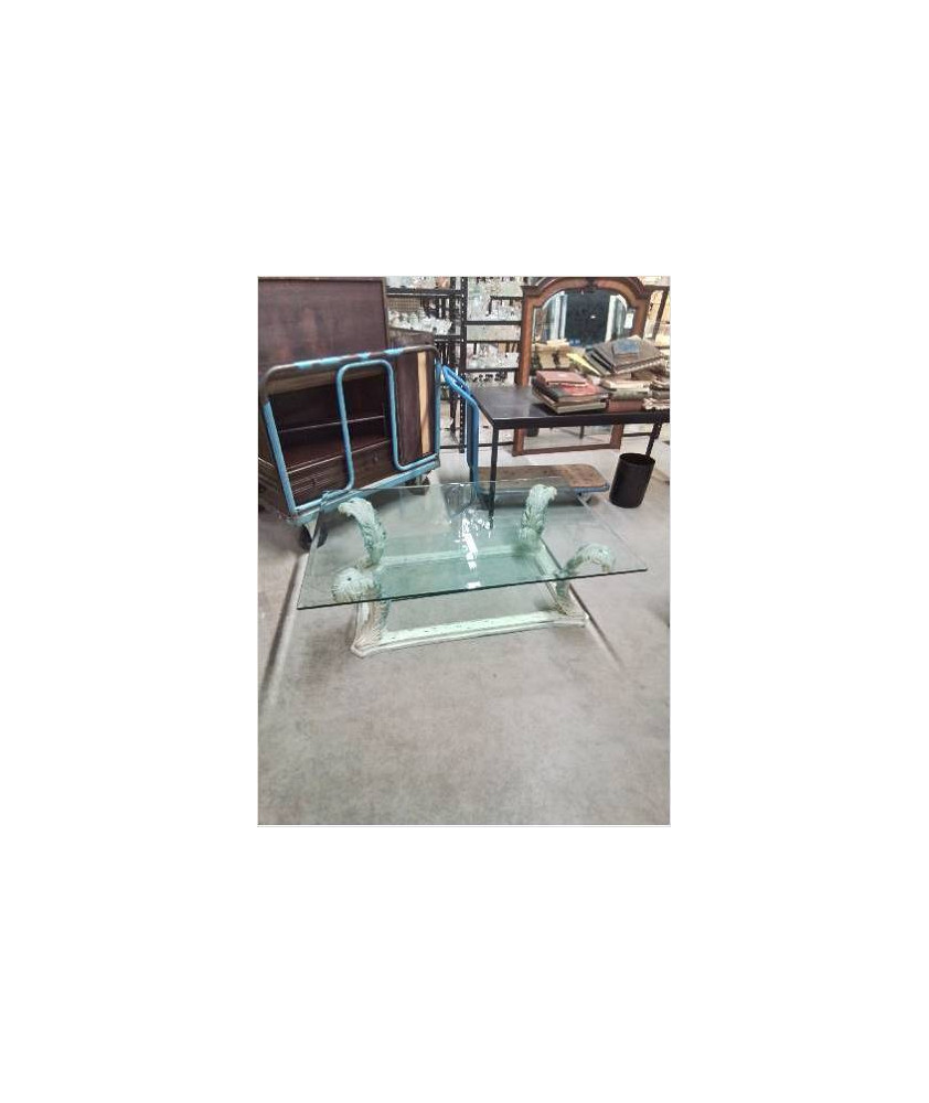 TABLE BASSE RECTANGULAIRE PLATEAU VERRE REPOSANT SUR FEUILLES D ACANTHES EN RÉSINE ET SOCLE BOIS TABLE BASSE RECTANGULAIRE PLATEAU VERRE REPOSANT SUR FEUILLES D ACANTHES EN RÉSINE ET SOCLE BOIS