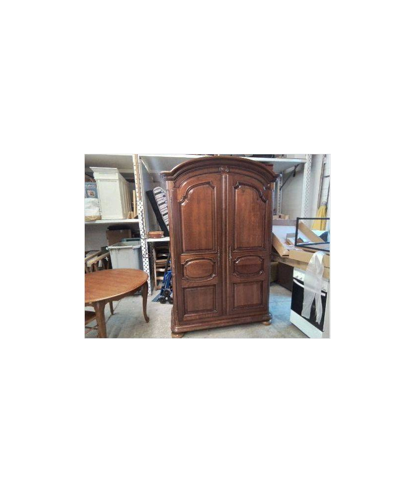 BELLE ARMOIRE 2 PORTES EN MERISIER CHAPEAU DE GENGARME