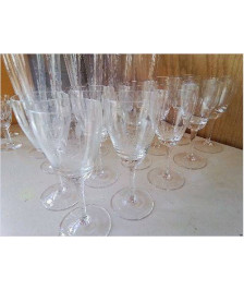 LOT DE 10 VERRES A VIN CISELÉS