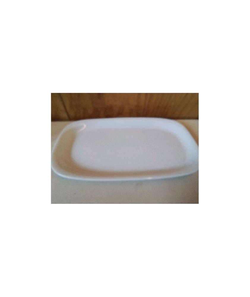 PLAT EN PORCELAINE BLANCHE