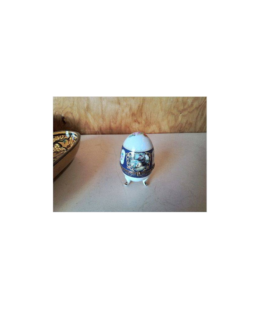 OEUF EN PORCELAINE