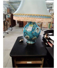 LAMPE MONACO CÉRAMIQUE BLEU DORÉ AUX POISSONS AJ ECRU ANNEES 50/60