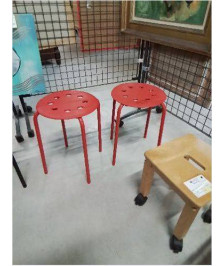 TABOURET MÉTAL ET RÉSINE ROUGE AJOURÉ 