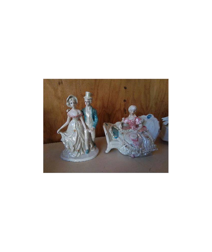 FIGURINE EN PORCELAINE ÉMAILLÉE 