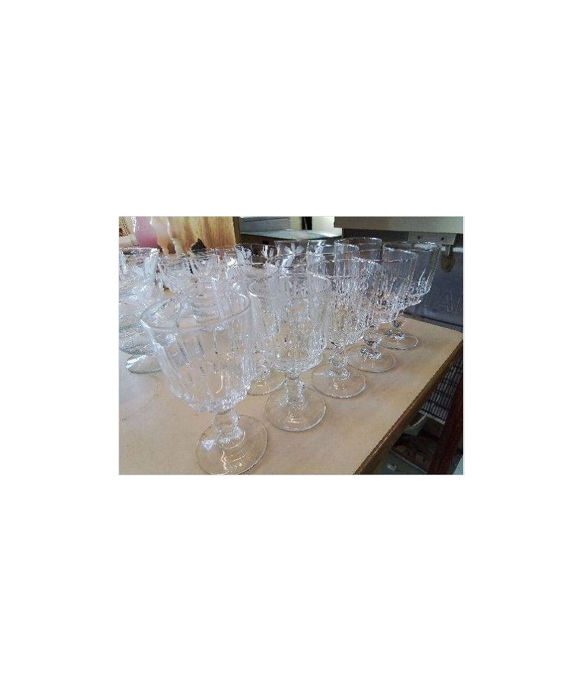 LOT DE 9 VERRES A VIN EN CRISTAL 