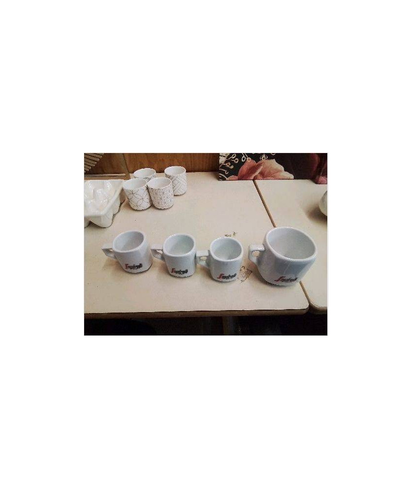 LOT DE 4 TASSES 