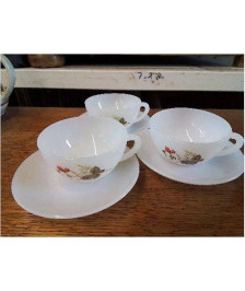 LOT DE 3 TASSES EN ARCOPAL 
