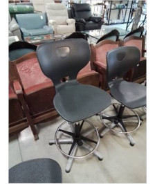 CHAISE D’ATELIER REGLABLE HAUTEUR PIÈTEMENT MÉTAL ASSISE RESINE NOIR