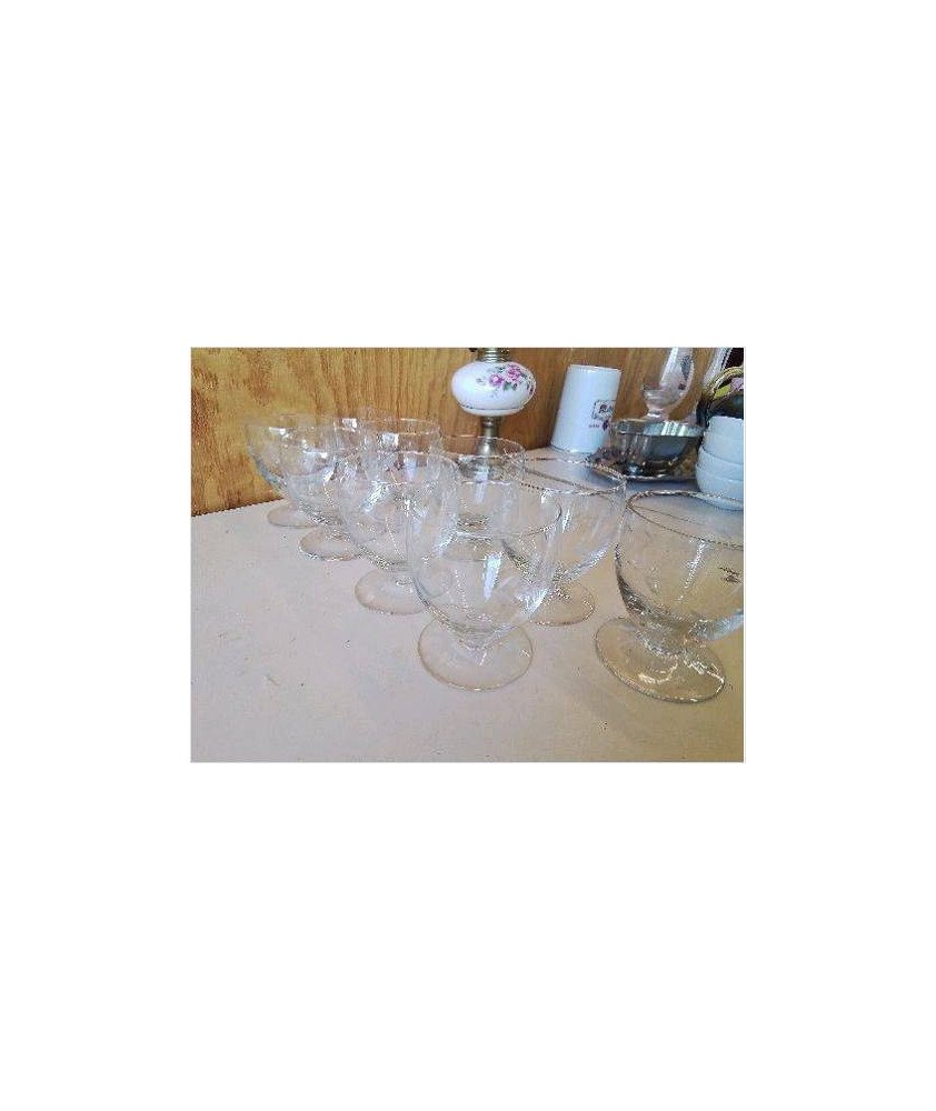 LOT DE 9 VERRES EN CRISTAL CISELÉ 