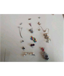 BOUCLES D’OREILLES FANTAISIE 