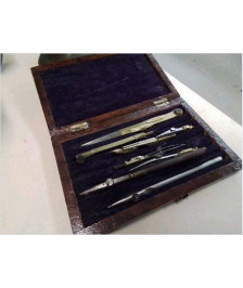SET DE COMPAS ANCIEN