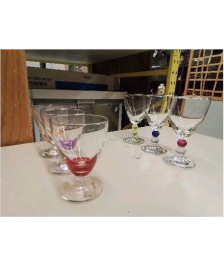 VERRES A PIEDS COLORÉS 